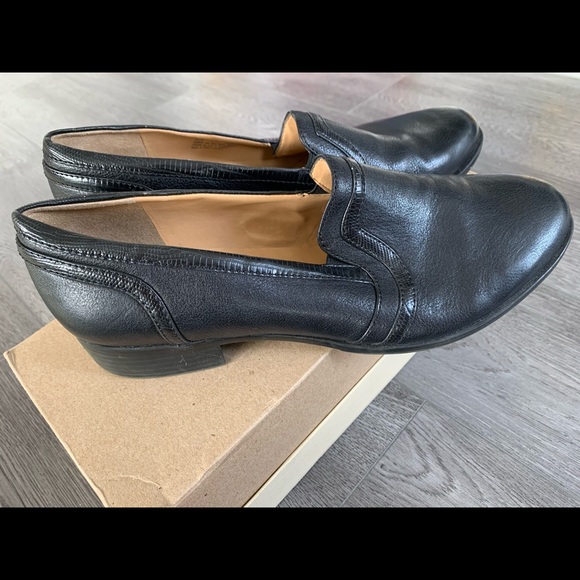 Women’s shoes - 8.5W - unworn - Picture 2 of 7